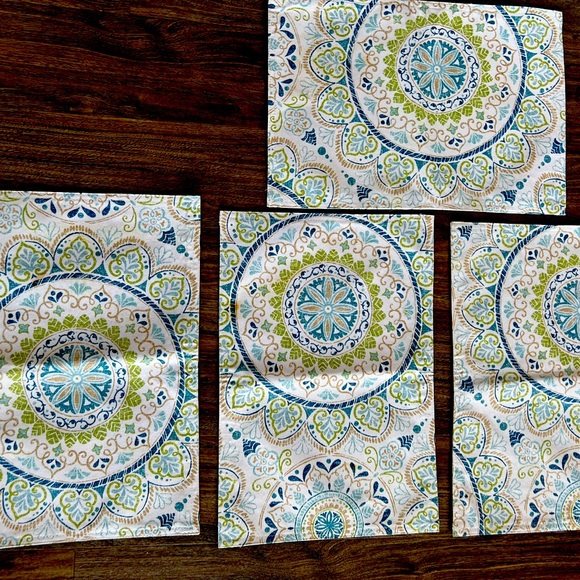Set of 4 placemats with napkins - Picture 1 of 3